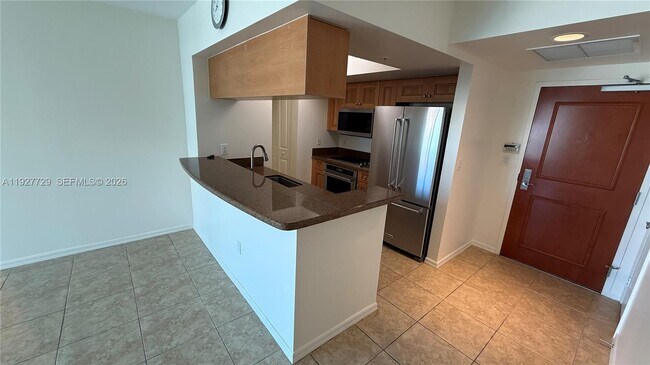 Building Photo - 347 N New River Dr E