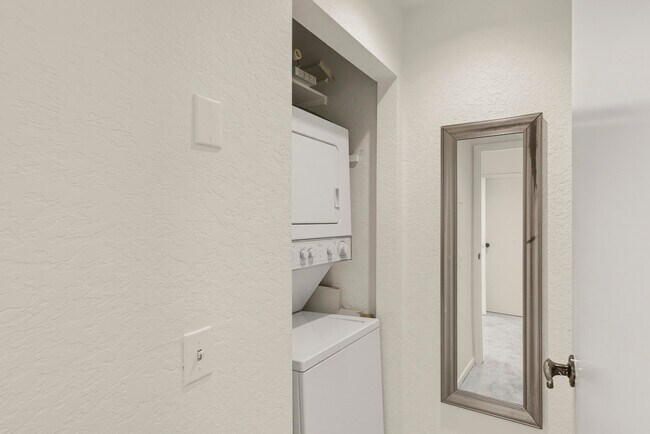 Building Photo - 2601 S Broadmoor Dr