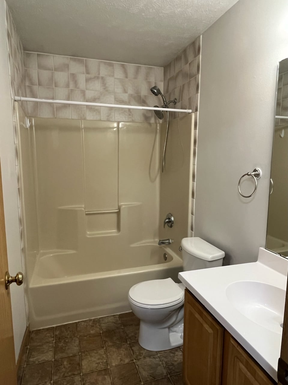 tub/shower - 5315 Garden Plain Ave
