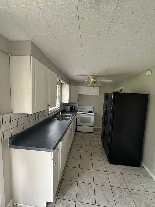Building Photo - ONE LEVEL BRICK RANCHER WITH EXTRA LARGE LOT