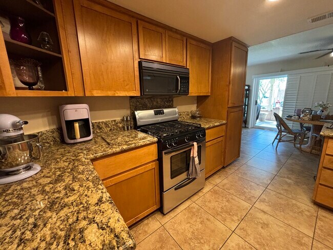 Building Photo - 76923 Turendot St