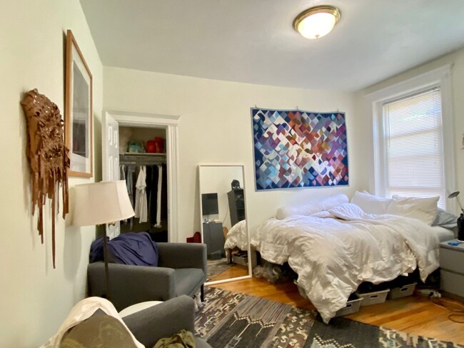 Primary Photo - Nicely maintained, inexpensive studio in a...