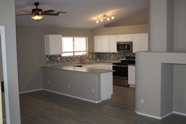 Building Photo - 6123 N 135th Dr