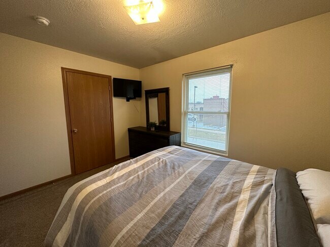 Building Photo - 601 W Scott St