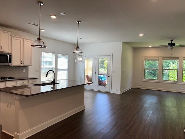 Building Photo - 229 Hickory Chase