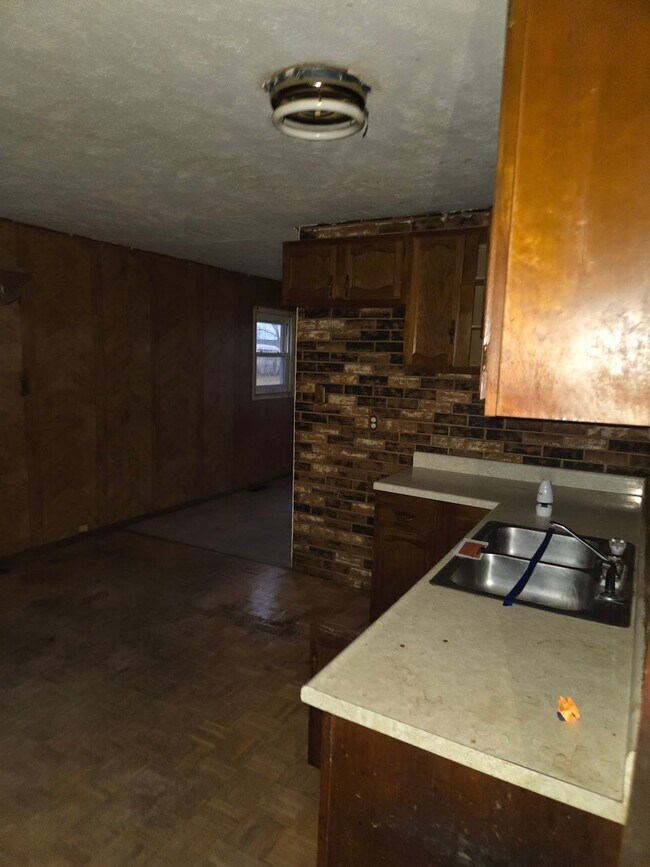 Building Photo - 1617 Parklane Dr