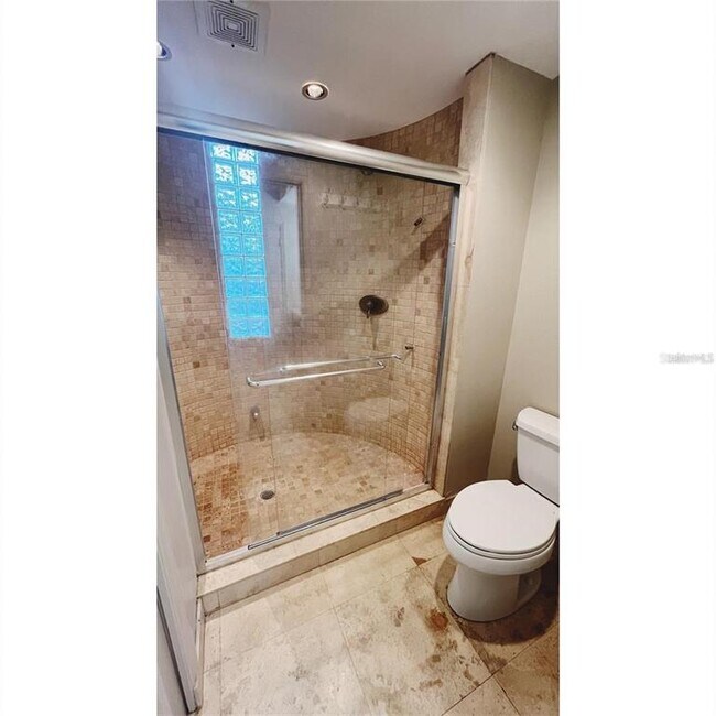 Building Photo - 1000 Winderley Pl