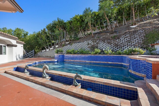 Building Photo - Modern Elegance Meets Scenic Privacy in Be...