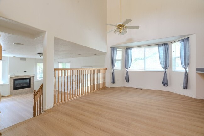 Building Photo - Beautiful Remodeled Home In Great Clinton Area
