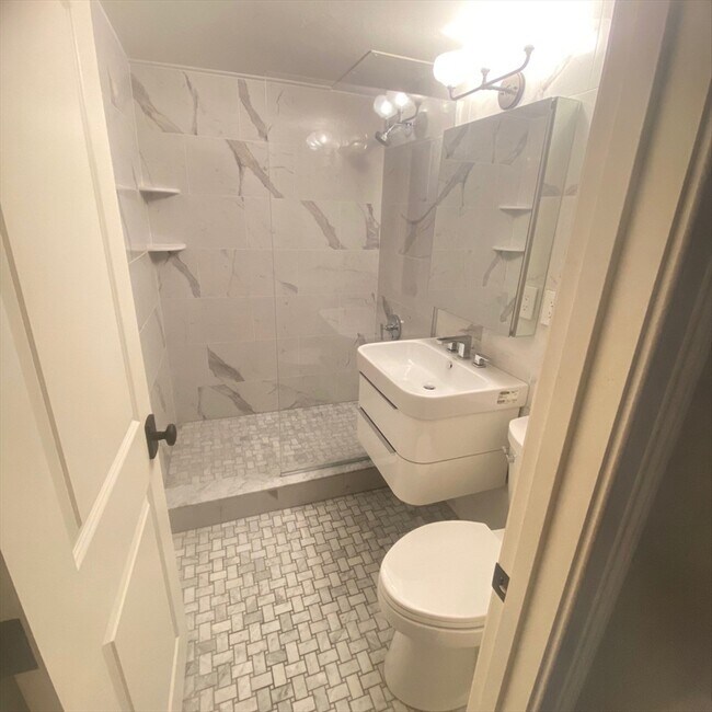 Building Photo - 145 Pinckney St