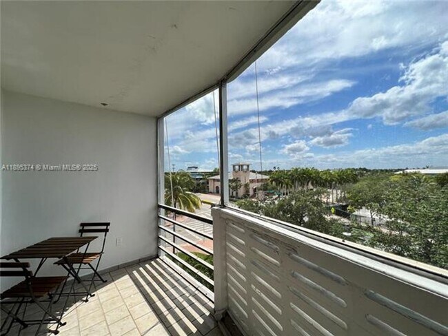 Building Photo - 555 Crandon Blvd