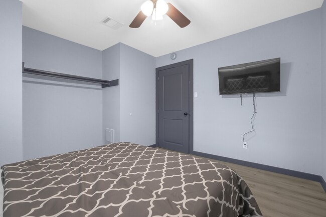 Building Photo - 11103 Greenwillow Dr
