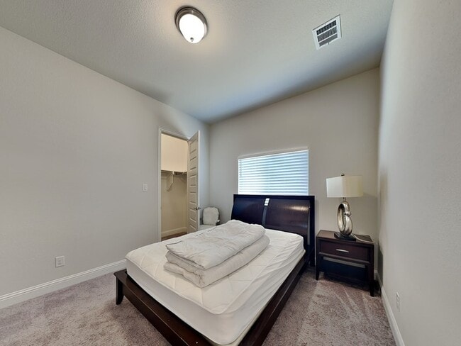 Building Photo - 721 Precious Dr