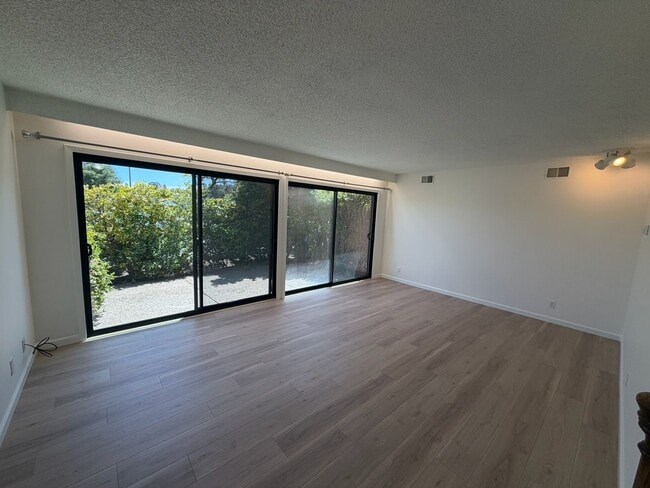 Building Photo - 448 Richmond Dr