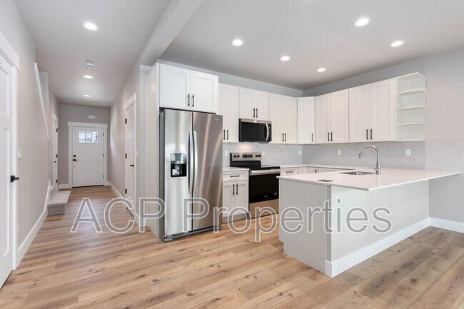 Building Photo - 2205 DeJong Dr