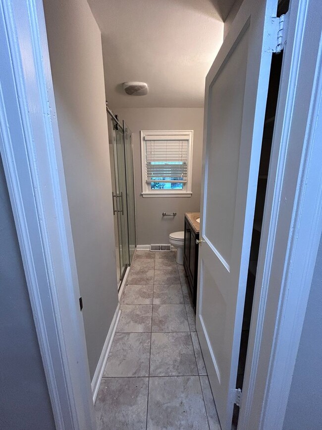Building Photo - Adorable 2 BR home - Convenient to all thi...