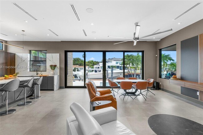 Building Photo - 12911 Oleander Rd