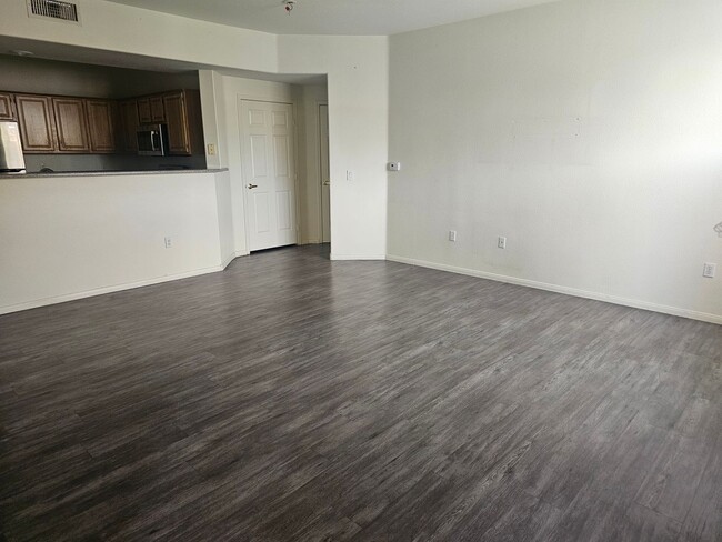 Building Photo - 2 Bedroom Townhome for Rent
