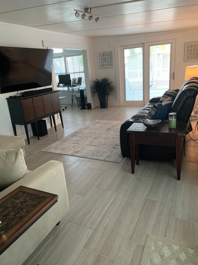 Building Photo - 55 Boca Chica Rd