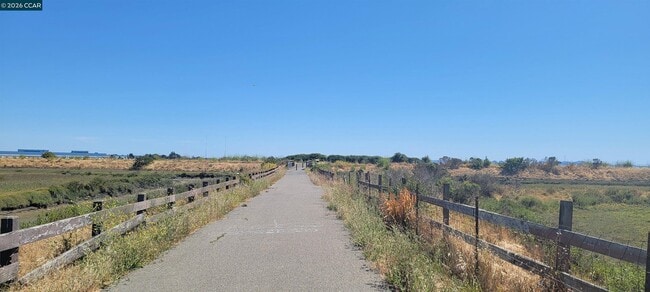 Building Photo - 4800 Bayview Ave