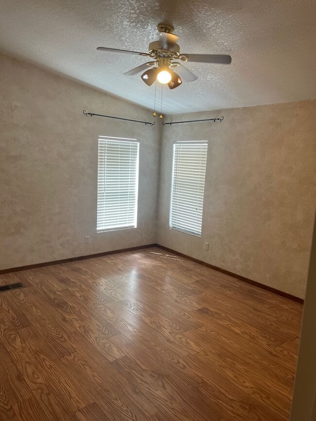 Building Photo - Beautiful 2 Bedroom 2 Bathroom home in Mescal Az. Large front porch and attached carport