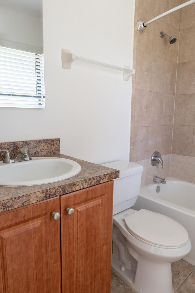 Building Photo - 1253 White Pine Dr