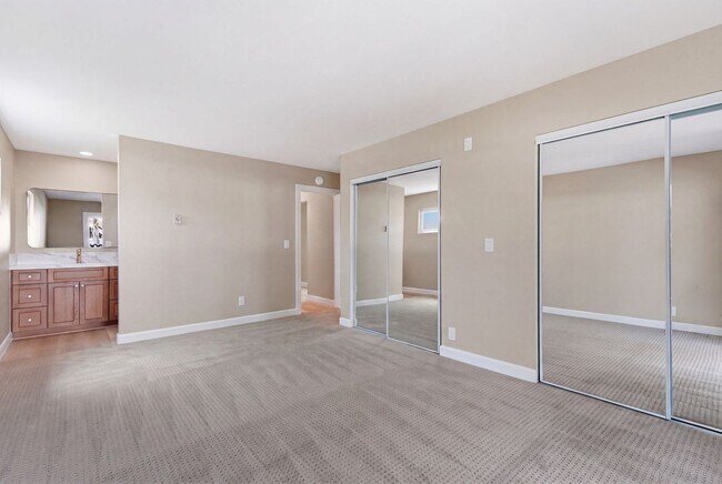 Building Photo - 211 Avenida Monterey