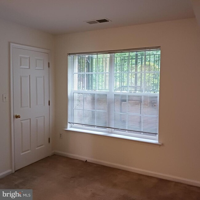 Building Photo - 2125 Hideaway Ct