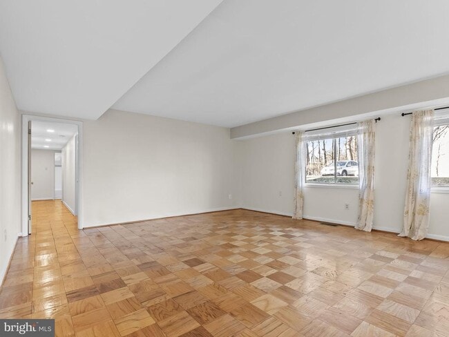 Building Photo - 10613 Montrose Ave