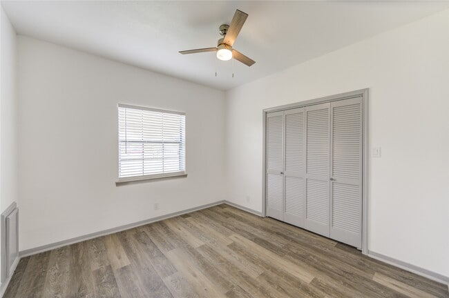 Building Photo - 7109 Kari Ln