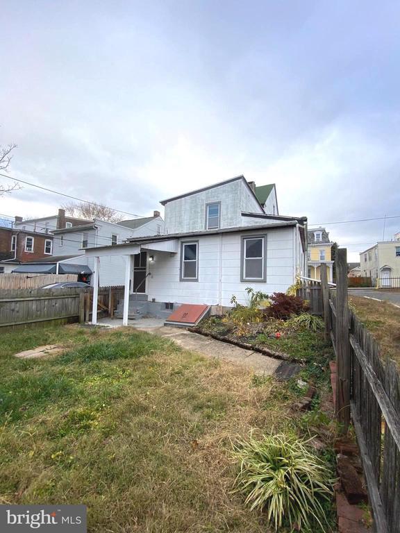 Building Photo - 64 S Evans St