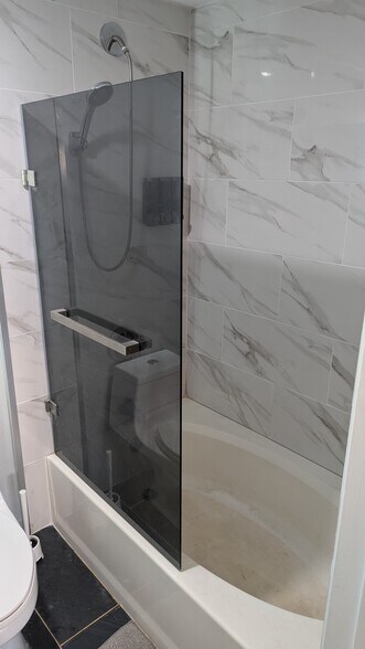 Building Photo - 3990 Centre St