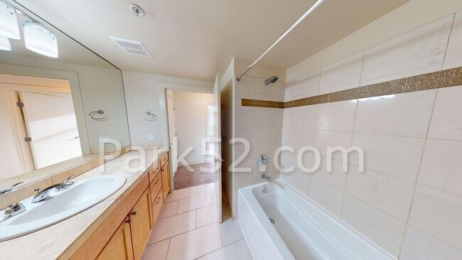 Building Photo - $250 Off!  1 Bedroom Condo in Downtown Tacoma