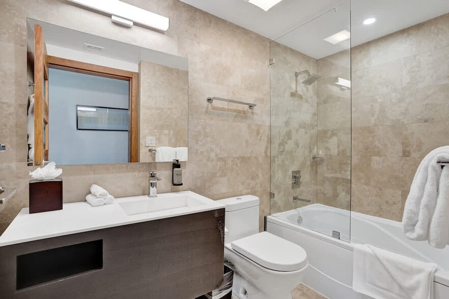 Building Photo - 2889 McFarlane Rd