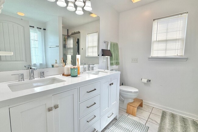 Building Photo - AVAILABLE NOW! (Small Pets Preferred) | $500 RENT CREDIT