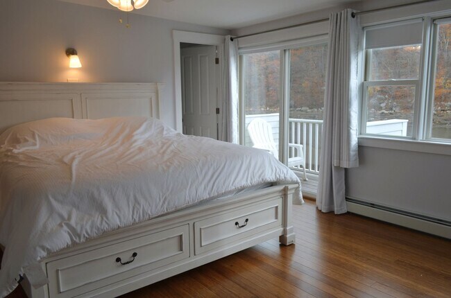 Building Photo - Annisquam Rental on the Water: Chester Square