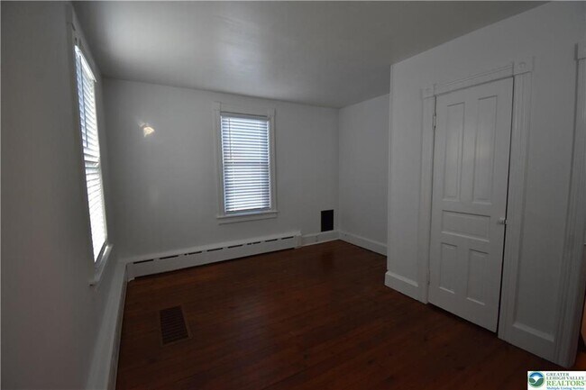 Building Photo - 204 N 9th St