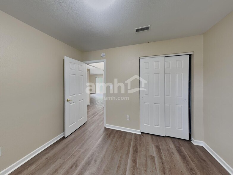 Building Photo - 2438 Pinebark Dr