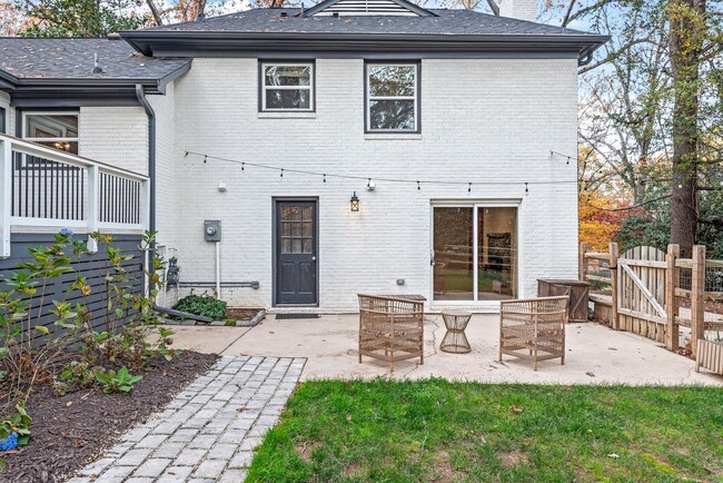 Building Photo - Charming Modern Farmhouse in the Heart of ...