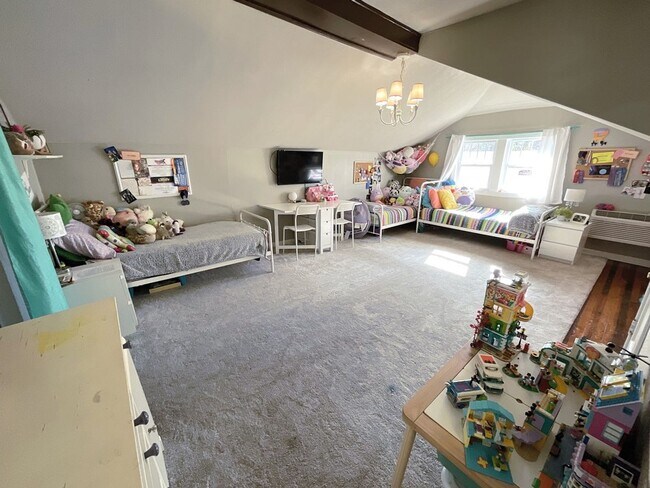 Building Photo - COLLEGE PRE-LEASING