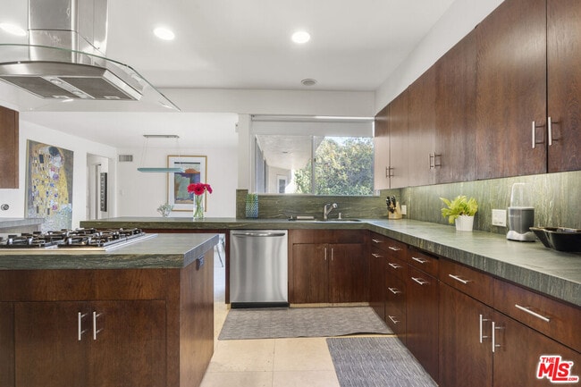 Building Photo - 510 Leslie Ln