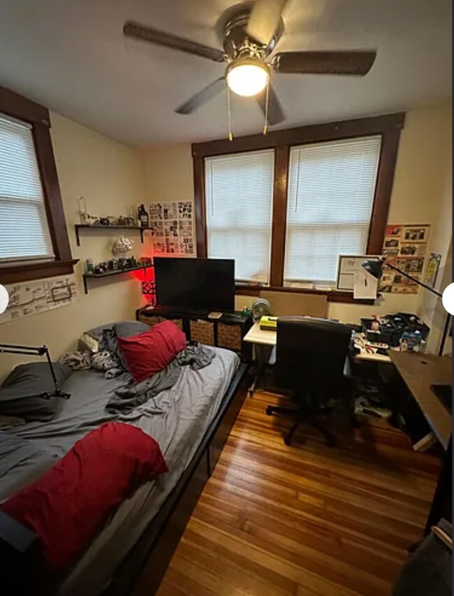 Building Photo - 4 Bedroom House Available Next to UC Campus