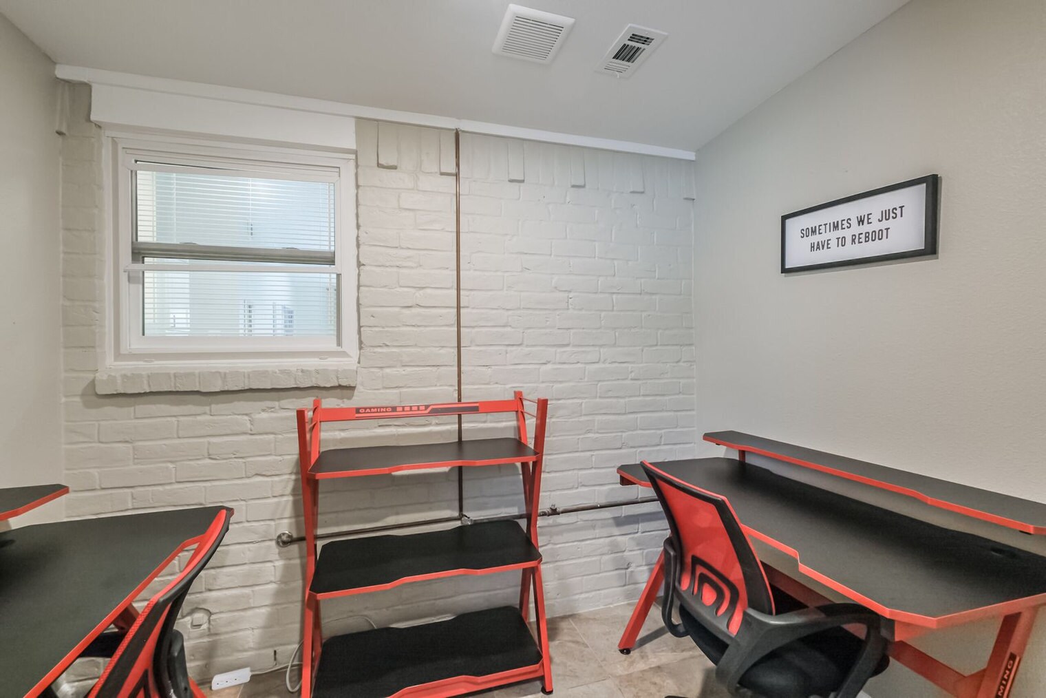 Building Photo - 9216 Carousel Ln