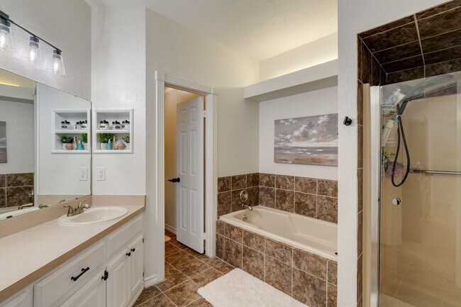 Building Photo - Beautiful 3-Bedroom home!