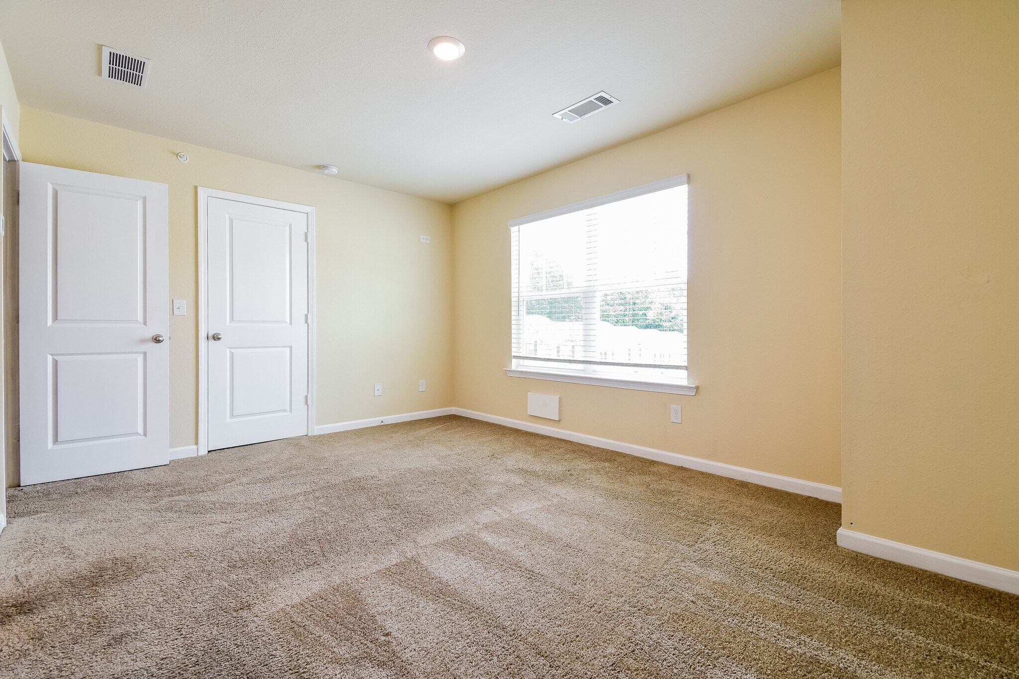 Building Photo - 404 Highwood Ln