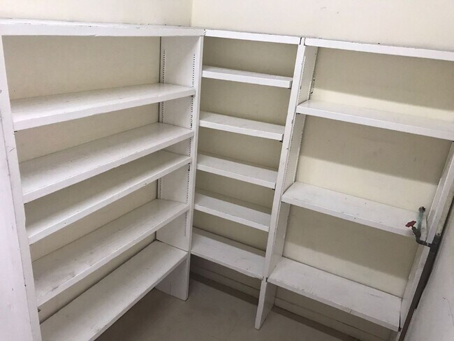 Building Photo - Miami Beach Home with a Pool!