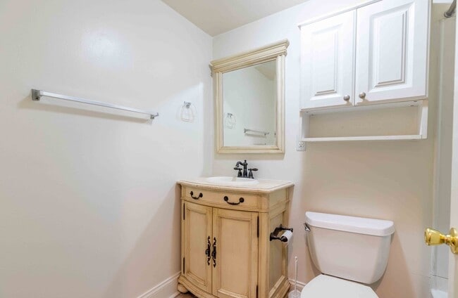 Building Photo - Private 1 Bedroom 1 Bathroom Condo in Cide...