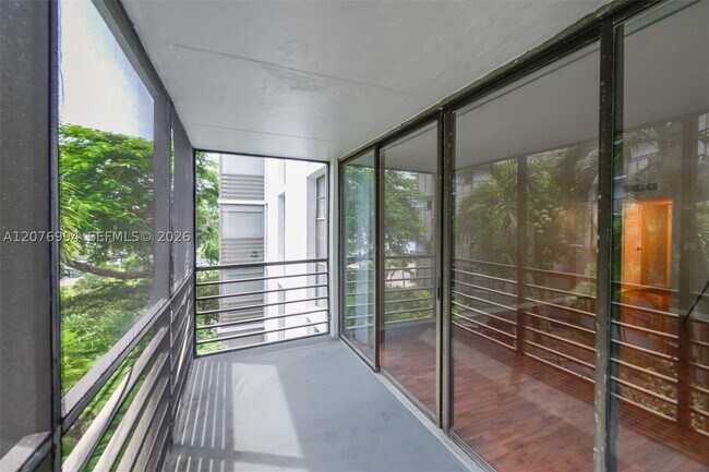 Building Photo - 20500 W Country Club Dr