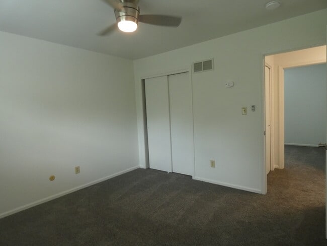 Building Photo - 5901 Creek View Dr