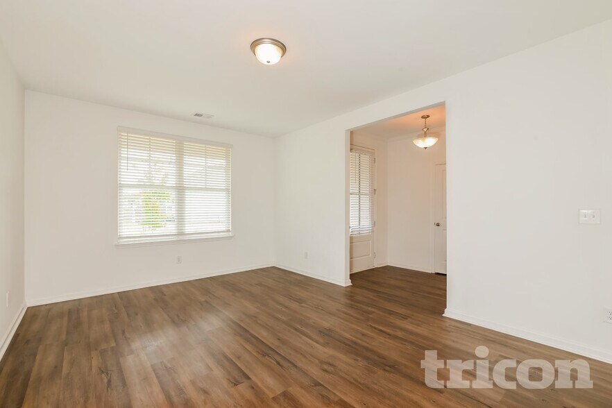 Primary Photo - 117 Everett Sq